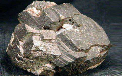 钛铁矿石的物理性质是什么？
