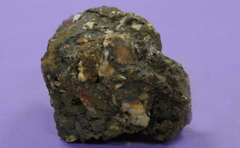 什么是褐铁矿石的矿物学特性？