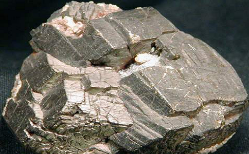 含磷铁矿石难选的原因是什么？